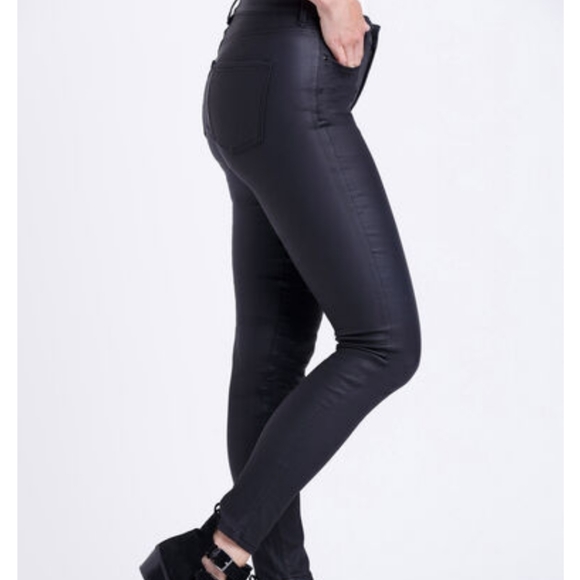 Ladies black coated skinny jeans, size 30 - Picture 3 of 5